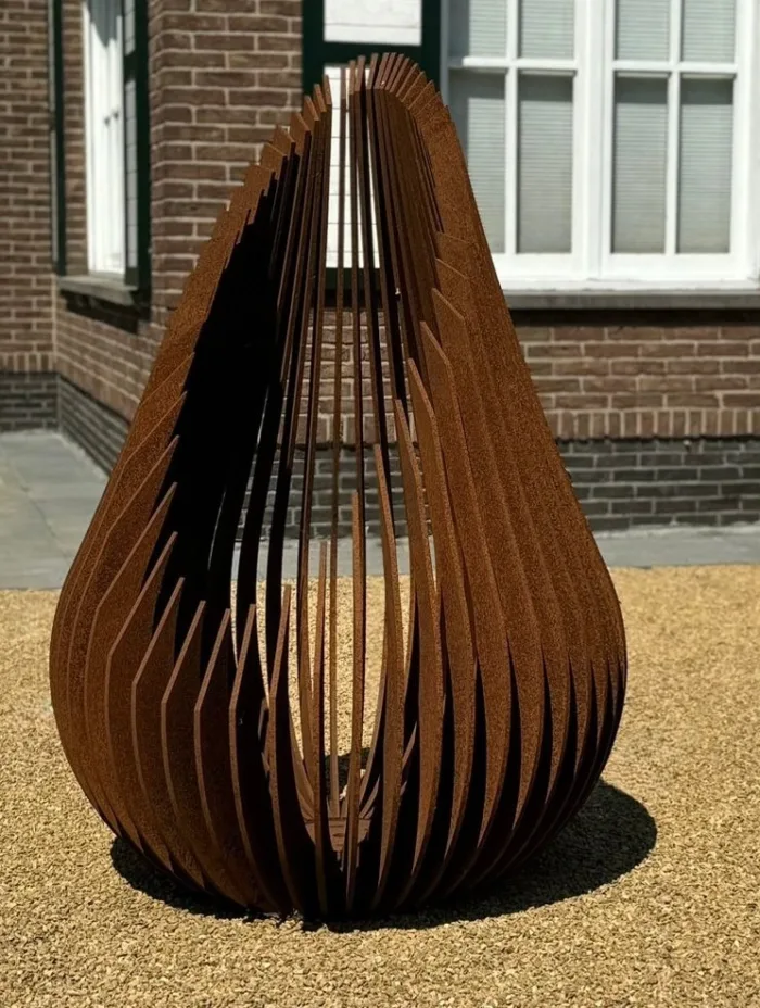 Teardrop Fireplace corten steel | Teardrop vuurhaard Cortenstaal | Cheminée Teardrop en acier corten | Cortenstahl Teardrop-Kamin | Chimenea de lágrima de acero corten | Camino a goccia in acciaio corten | FerrCa Art of Steel | Corten steel | Garden art | Garden sculpture | Cortenstaal | Tuinkunst | Tuinbeeld | Acier corten | Art du jardin | Sculpture de jardin | Cortenstahl | Gartenkunst | Gartenskulptur | Acero corten | Arte de jardín | Escultura de jardín | Acciaio corten | Arte del giardino | Scultura da giardino
